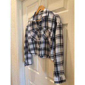 Cropped Black & White Plaid Flannel Shirt With Button Front & Chest Pockets